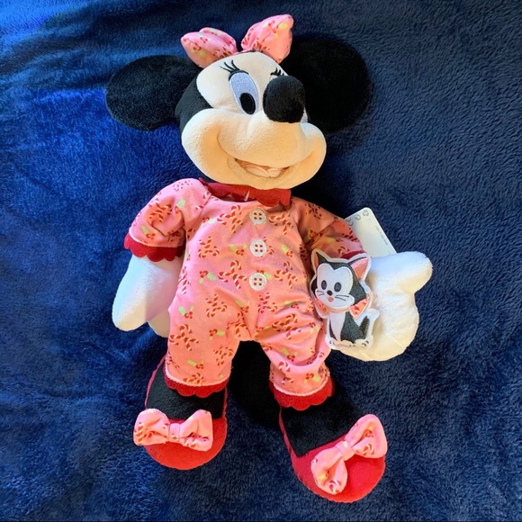 minnie mouse holiday plush